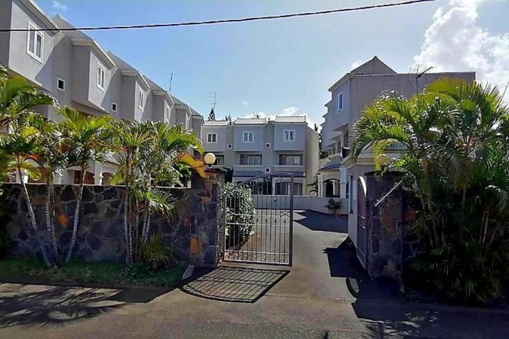 Sunshine Luxurious Villa:4 Mins Walk From Beach Flic-en-Flacq Extérieur photo