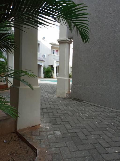 Sunshine Luxurious Villa:4 Mins Walk From Beach Flic-en-Flacq Extérieur photo