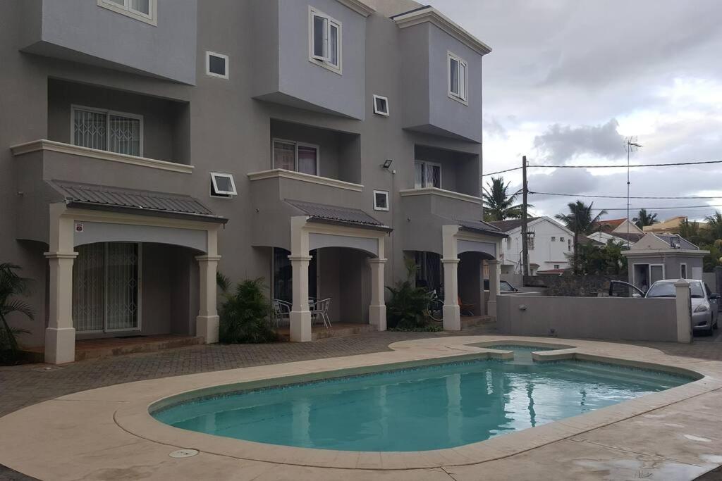 Sunshine Luxurious Villa:4 Mins Walk From Beach Flic-en-Flacq Extérieur photo